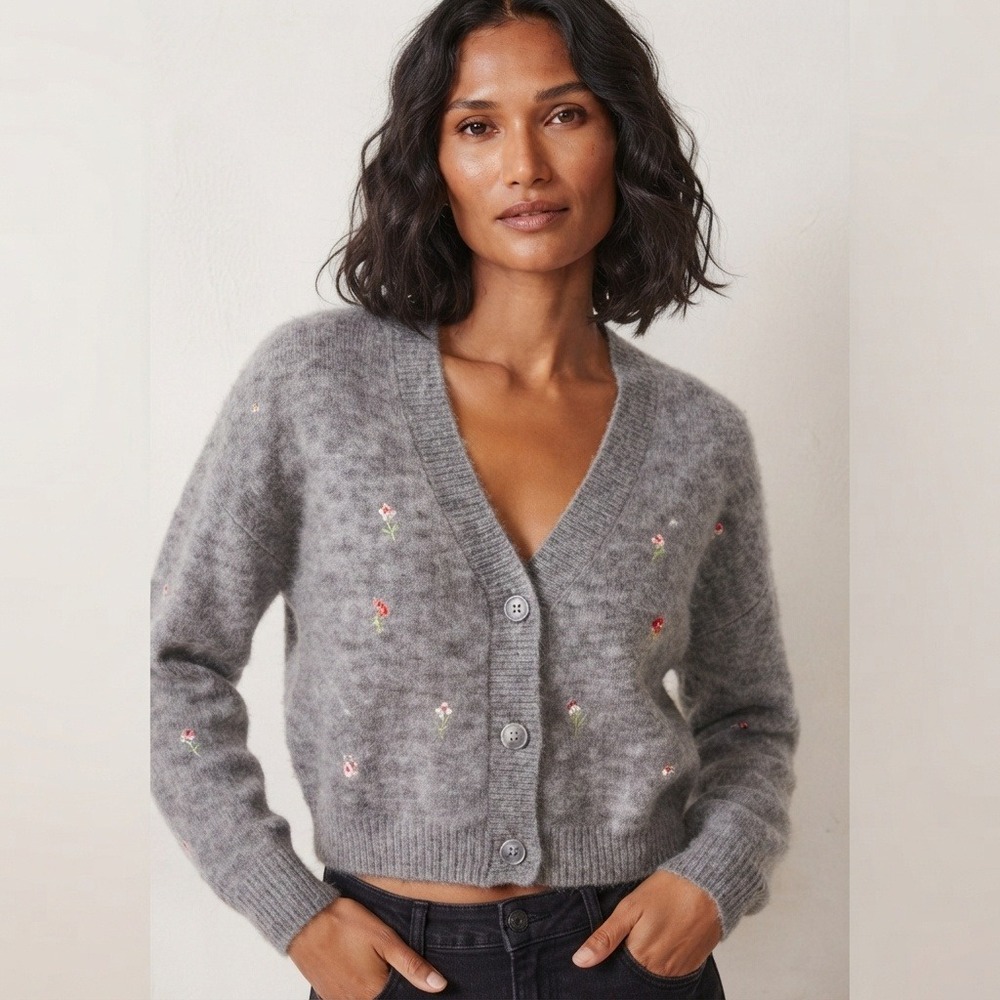 Witty Fox Floral Embroidered Cardigan V-Neck Button Front Knit Gray Large
